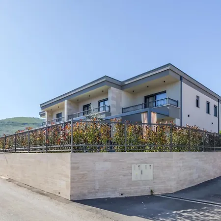 Trixie - Garden Villa *